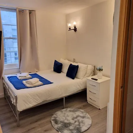 F302-3Rd Floor Studio For 2 Near Hyde Park